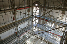 Malerarbeiten in der Stadtpfarrkirche (Foto: Karl-Franz Thiede)